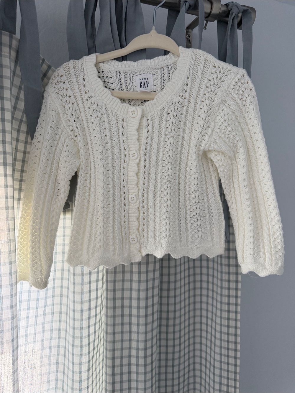 GAP Cream Scalloped Cable Knit Button Cardigan